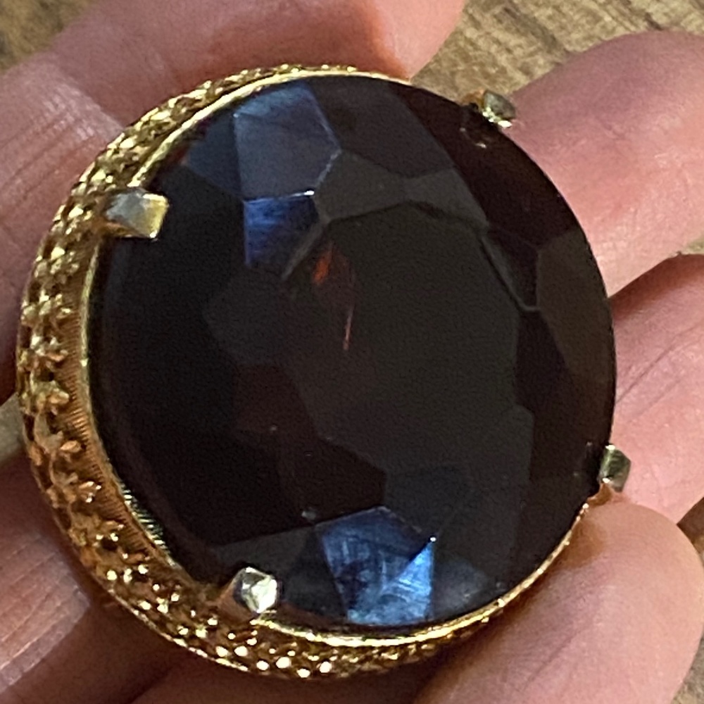 Vintage gold toned faceted glass brooch